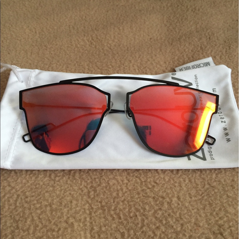 BRAND NEW MIRRORED GLASSES