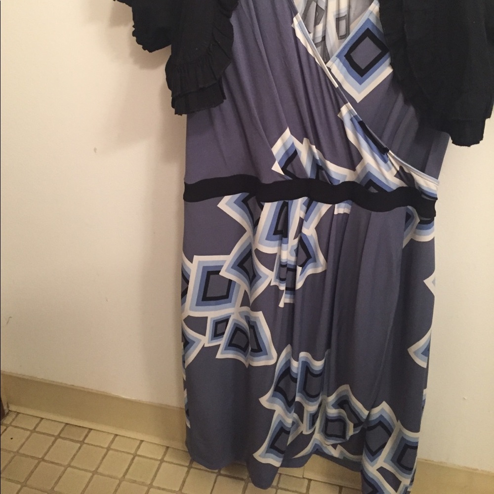 Beautiful geometrical print dress with shrug