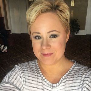 Meet your Posher, Carrie