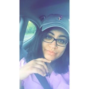 Meet your Posher, Kayla