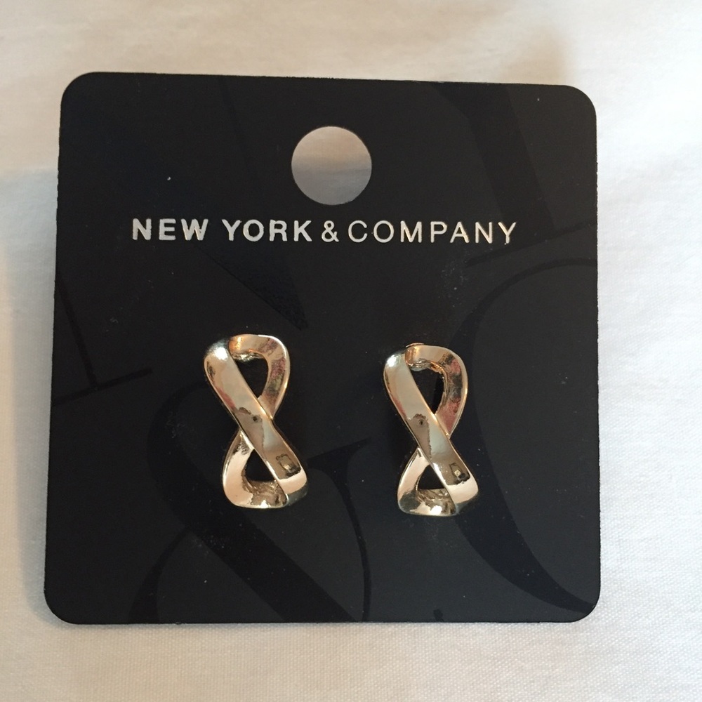 NWT Post Earrings