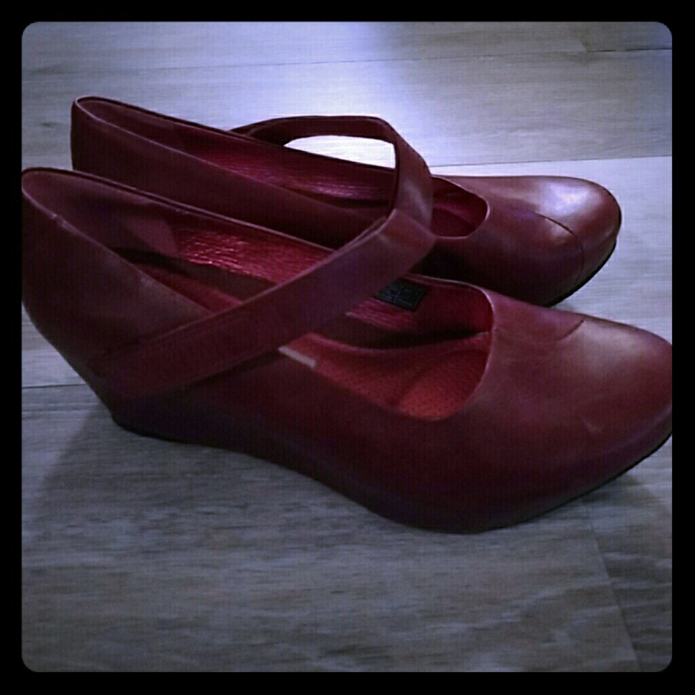 Leather Comfy Wedges. Tsubo!