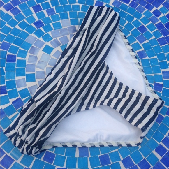 NEW!  Victoria's Secret 'Heavenly bikini' bottoms - Picture 2 of 7