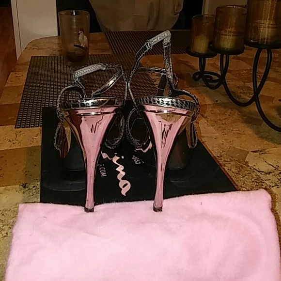 Rose bronze diamond accent stilettos - Picture 2 of 7