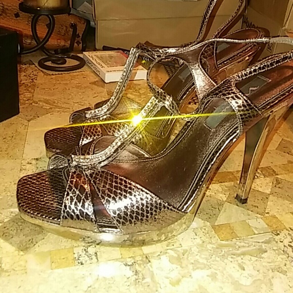 Rose bronze diamond accent stilettos - Picture 4 of 7