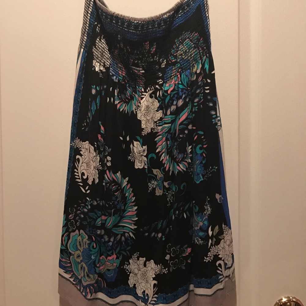 Elastic top with flowy bottom