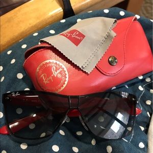 Ray Ban. Red sunglasses. RB 3384