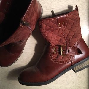 SOLD | ModCloth quilted brown ankle boots