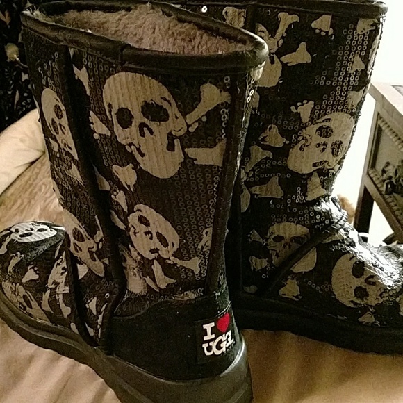 UGG Shoes - 💥NEW💥Ugg skull boots
