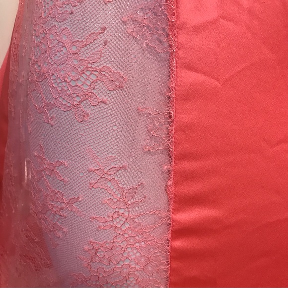 🆕 NWT Medium VS pink/coral lingerie/slip w/ lace - Picture 4 of 6