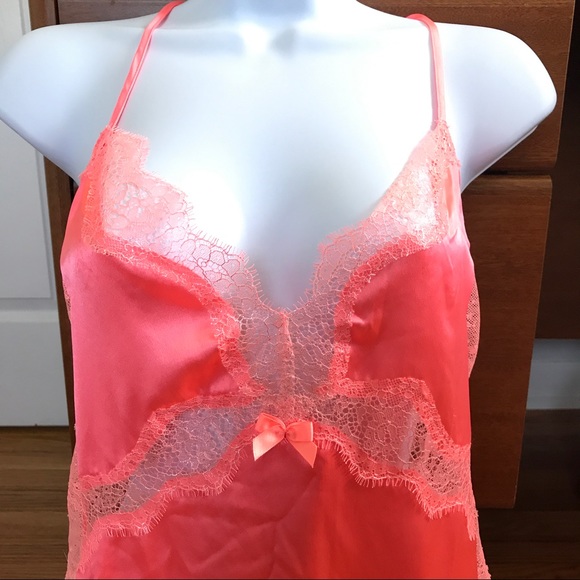 🆕 NWT Medium VS pink/coral lingerie/slip w/ lace - Picture 2 of 6