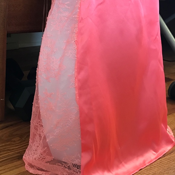 🆕 NWT Medium VS pink/coral lingerie/slip w/ lace - Picture 5 of 6