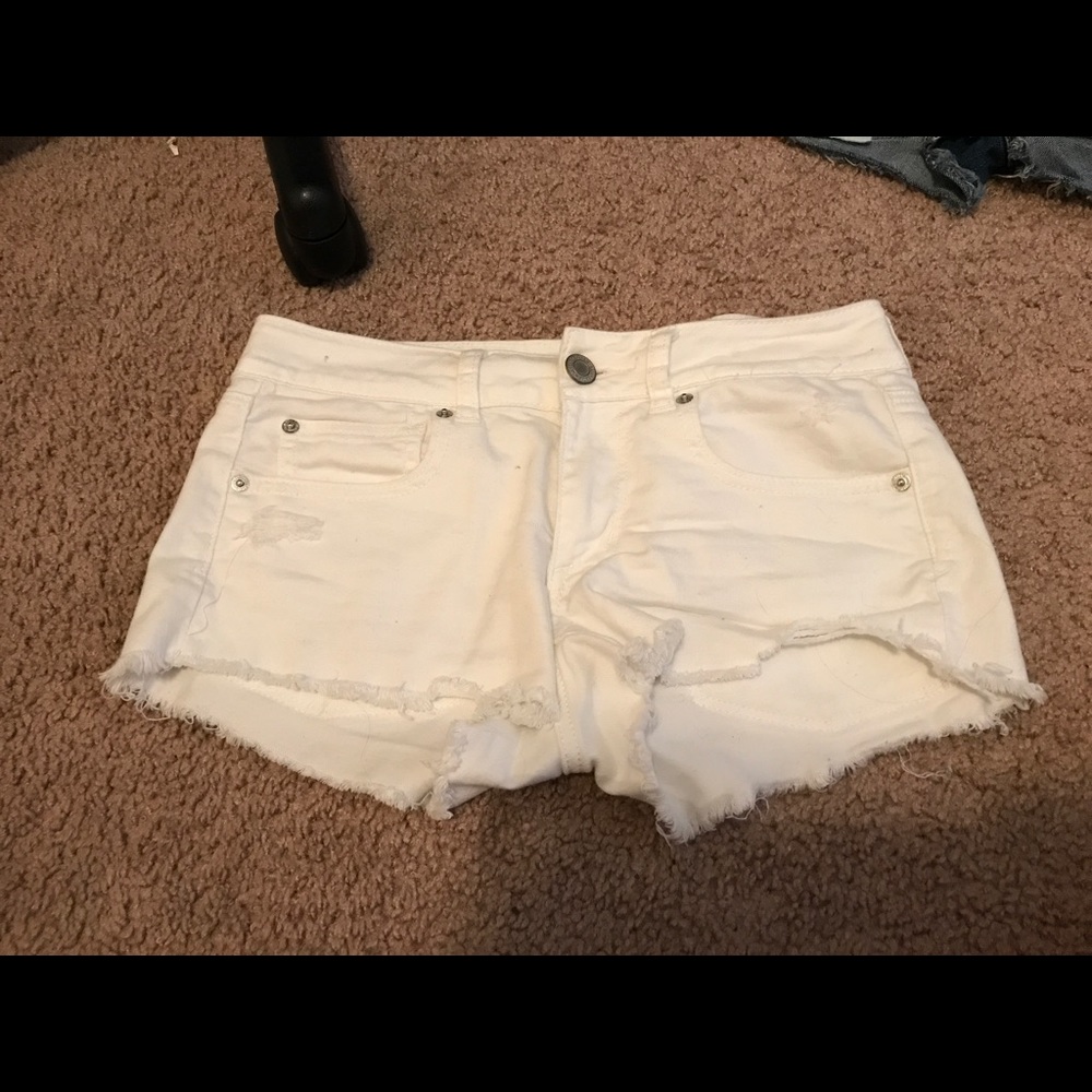 White American eagle shorts