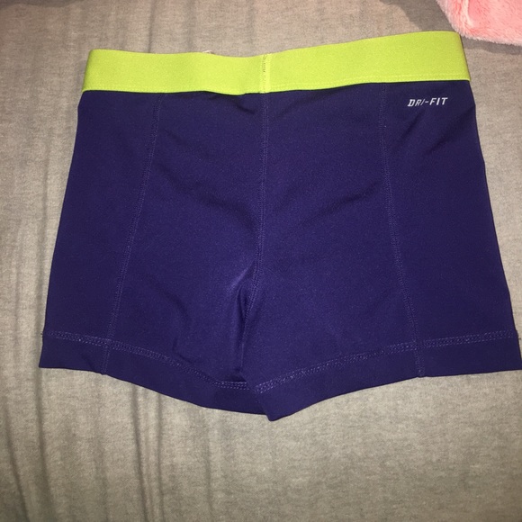 nike pros - Picture 2 of 2