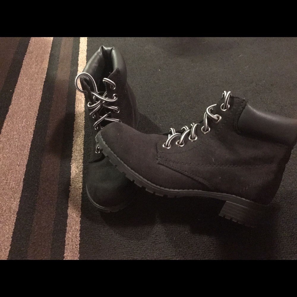 Boots - Picture 3 of 3