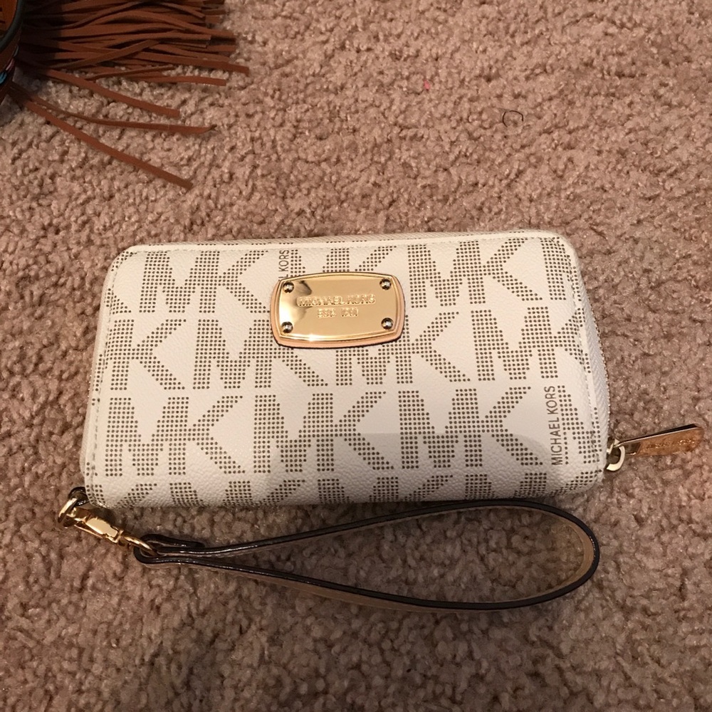 Micheal kors wristlet