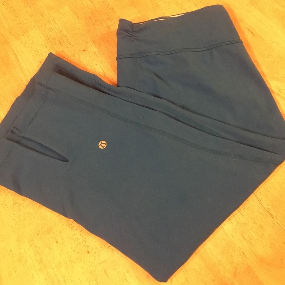 Lululemon Turquoise Yoga Capri Pants, Size 12
