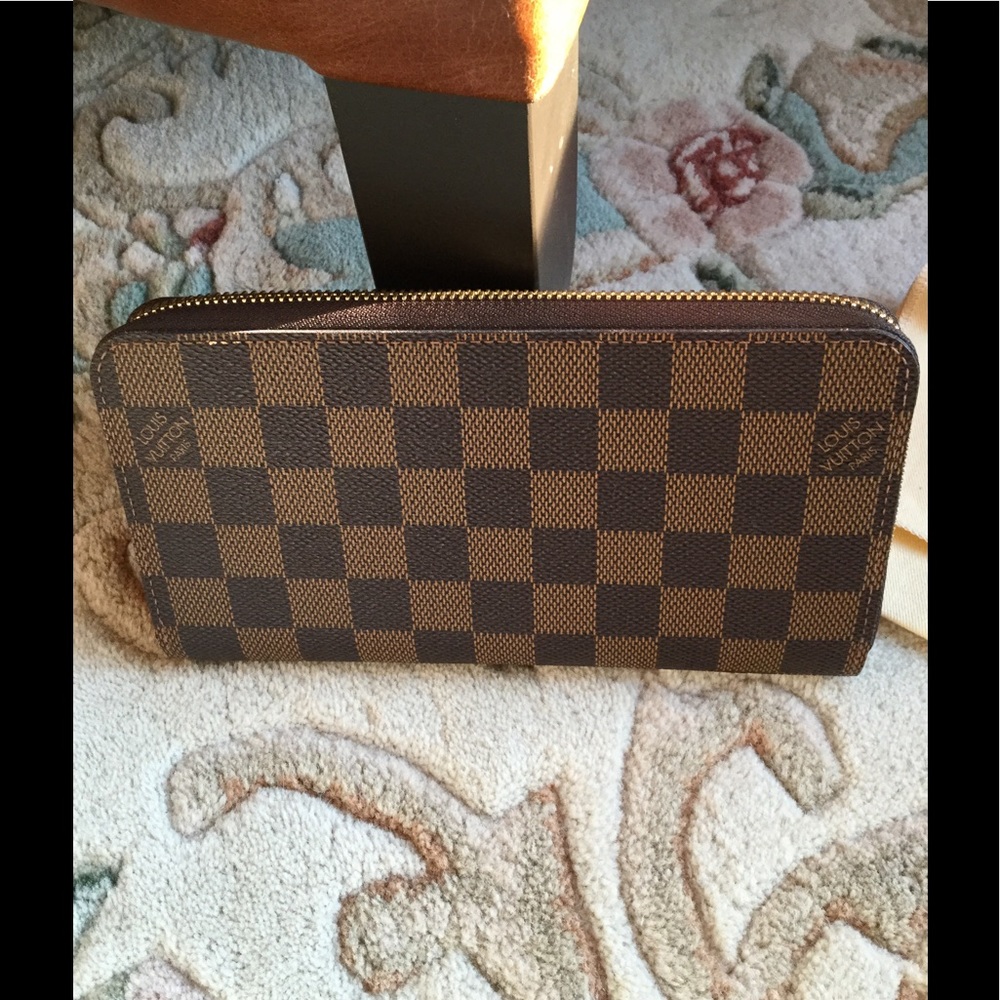 SOLD💯Authentic NewLouis Vuitton Zippy Wallet DE