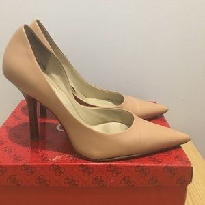 Guess nude Carrie pump