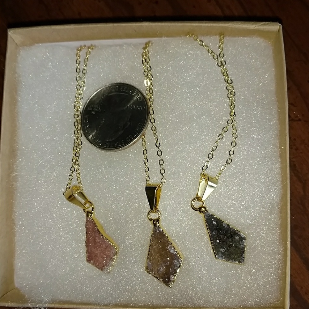LAST 1 SALE 💟 Petite Natural Druzy Kite Necklace - Picture 6 of 6