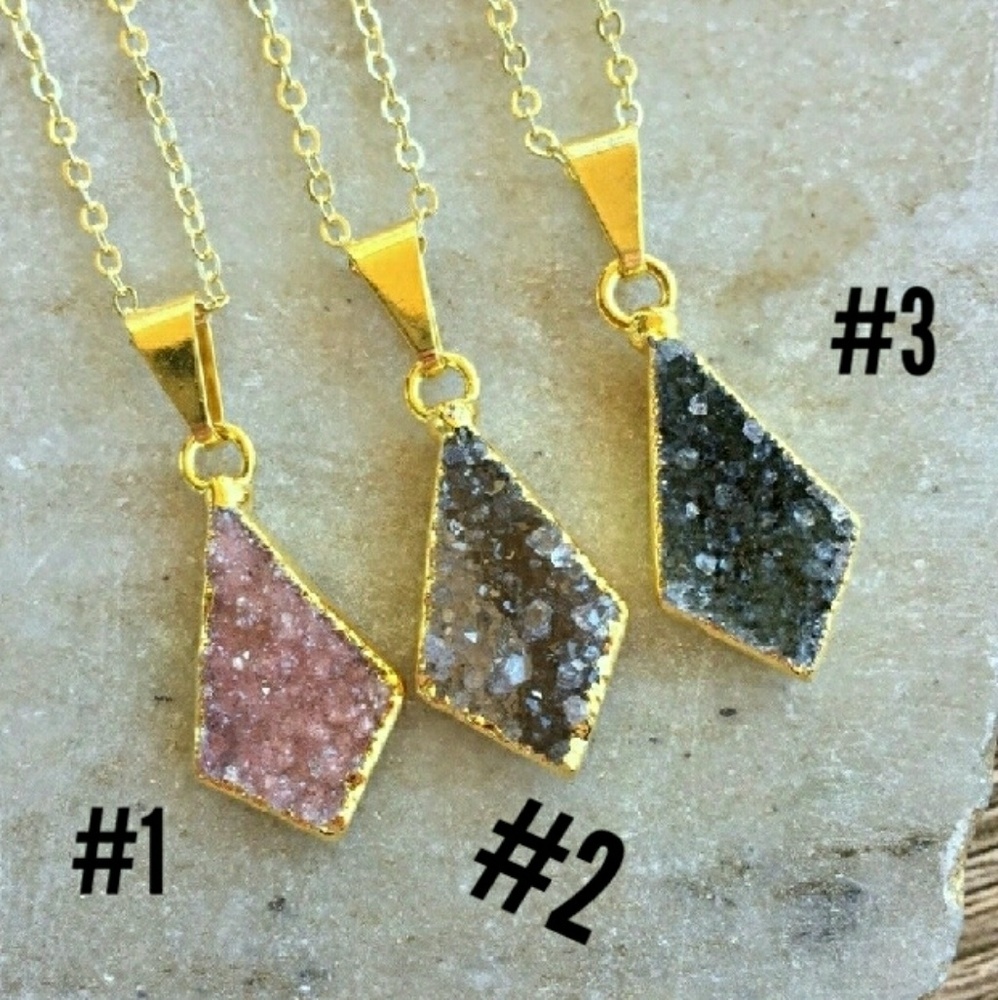 LAST 1 SALE 💟 Petite Natural Druzy Kite Necklace