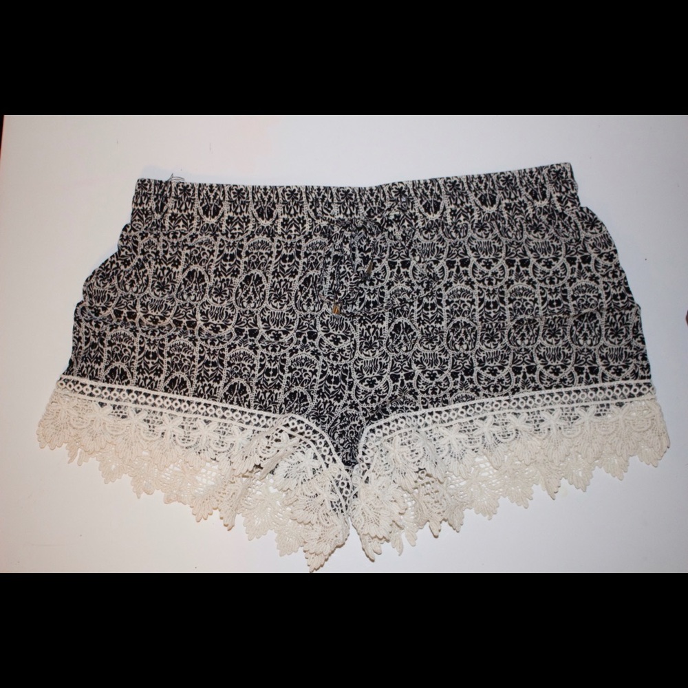 BOHO FLOWY SHORTS
