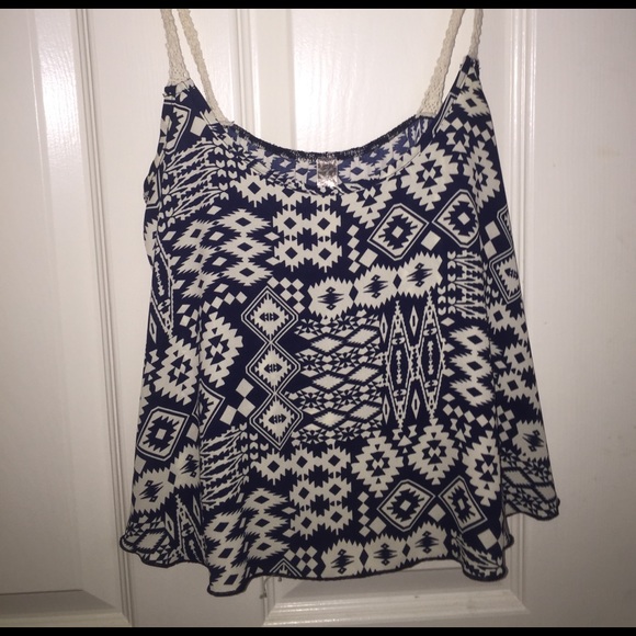 Cute flowy tank - Picture 1 of 1