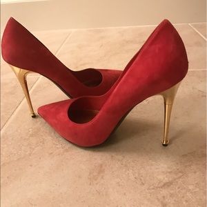TOM FORD V-Cut Peep-Toe Patent Pump, Red