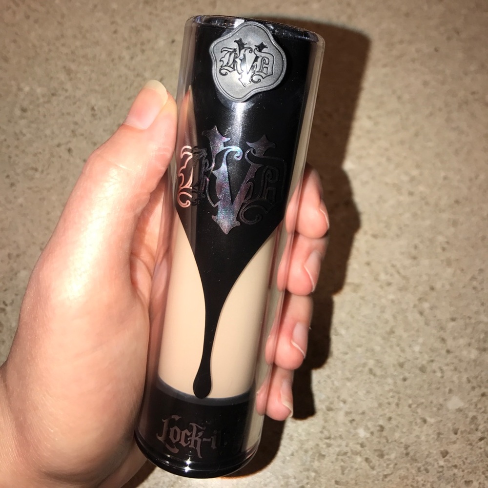 Kat Von D lock-it foundation