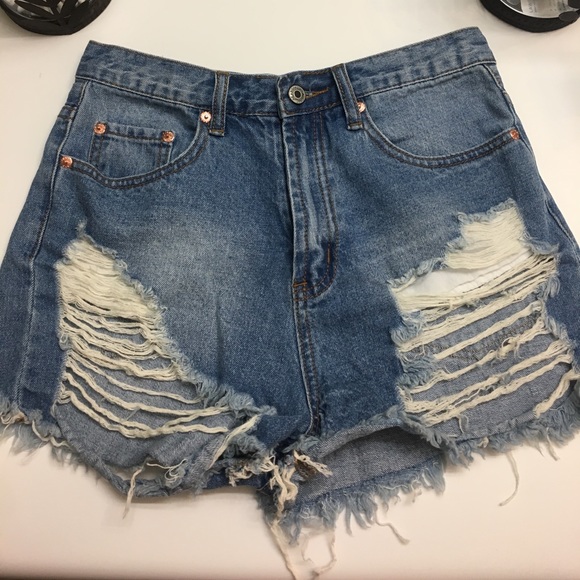 NWOT Ripped denim high waisted jean shorts. - Picture 1 of 6