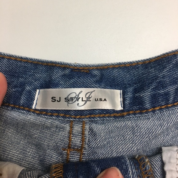 NWOT Ripped denim high waisted jean shorts. - Picture 3 of 6