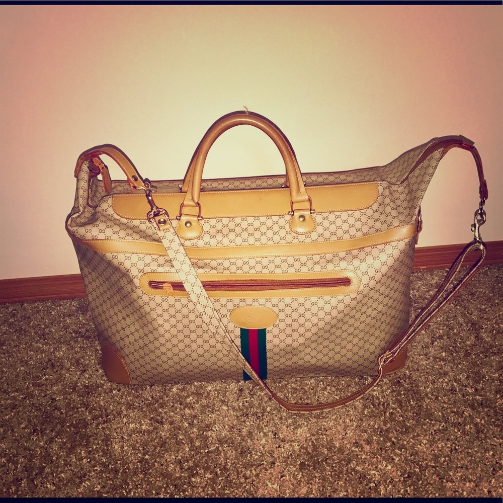 GUCCI Authentic duffle bag luggage purse designer