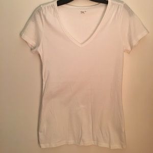 Gently worn, Gap-White v-neck Tee
