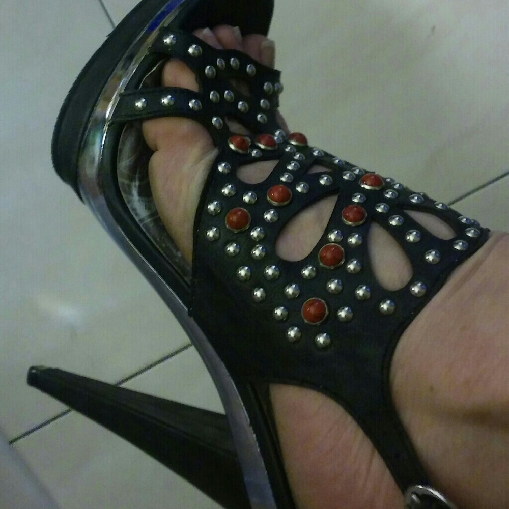 DOLLHOUSE EMBELLISHED HEELS