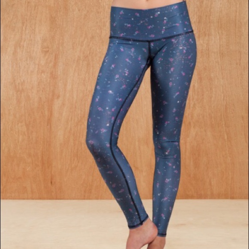 Pixie rose Teeki hot pants NWT