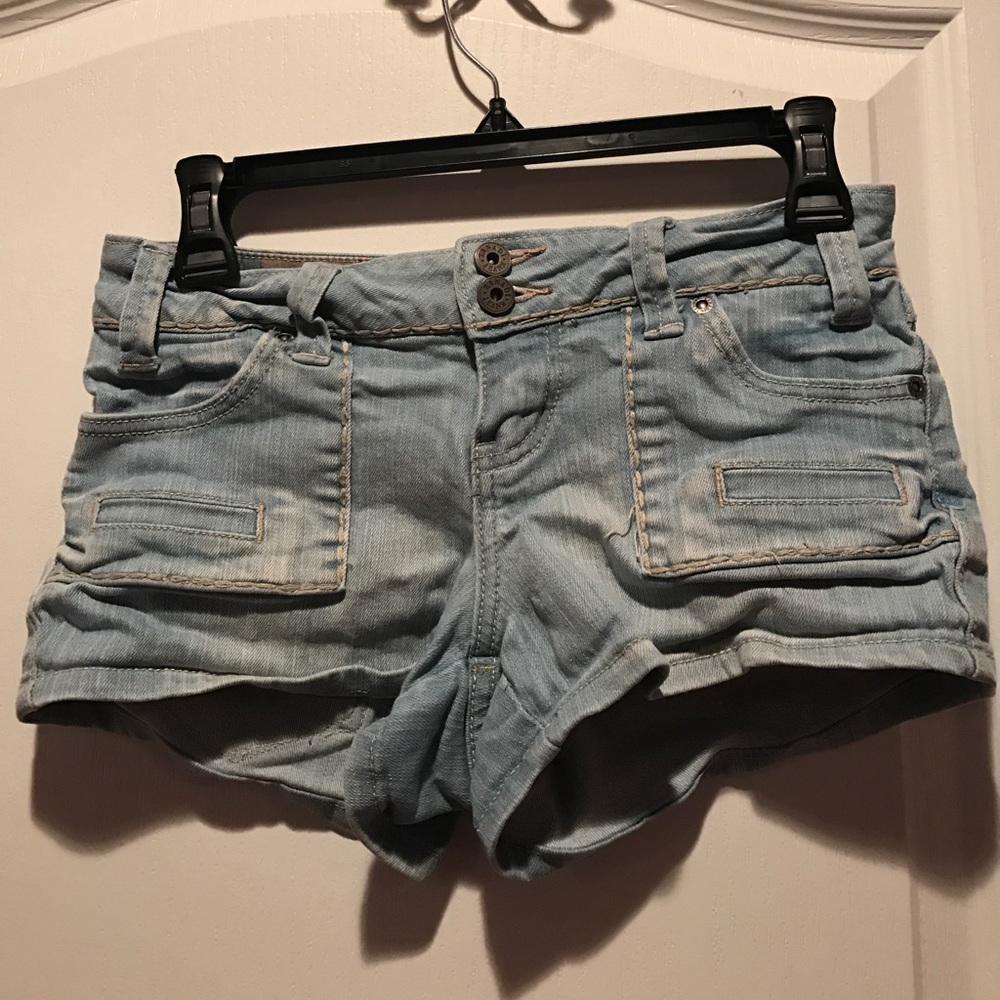 Light-washed jean shorts