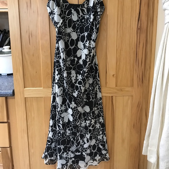 Ann Taylor Dress ❤️❤️👠👠👓👛 - Picture 4 of 6