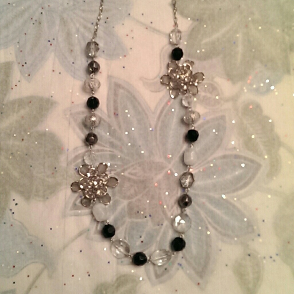 Short/medium length necklace