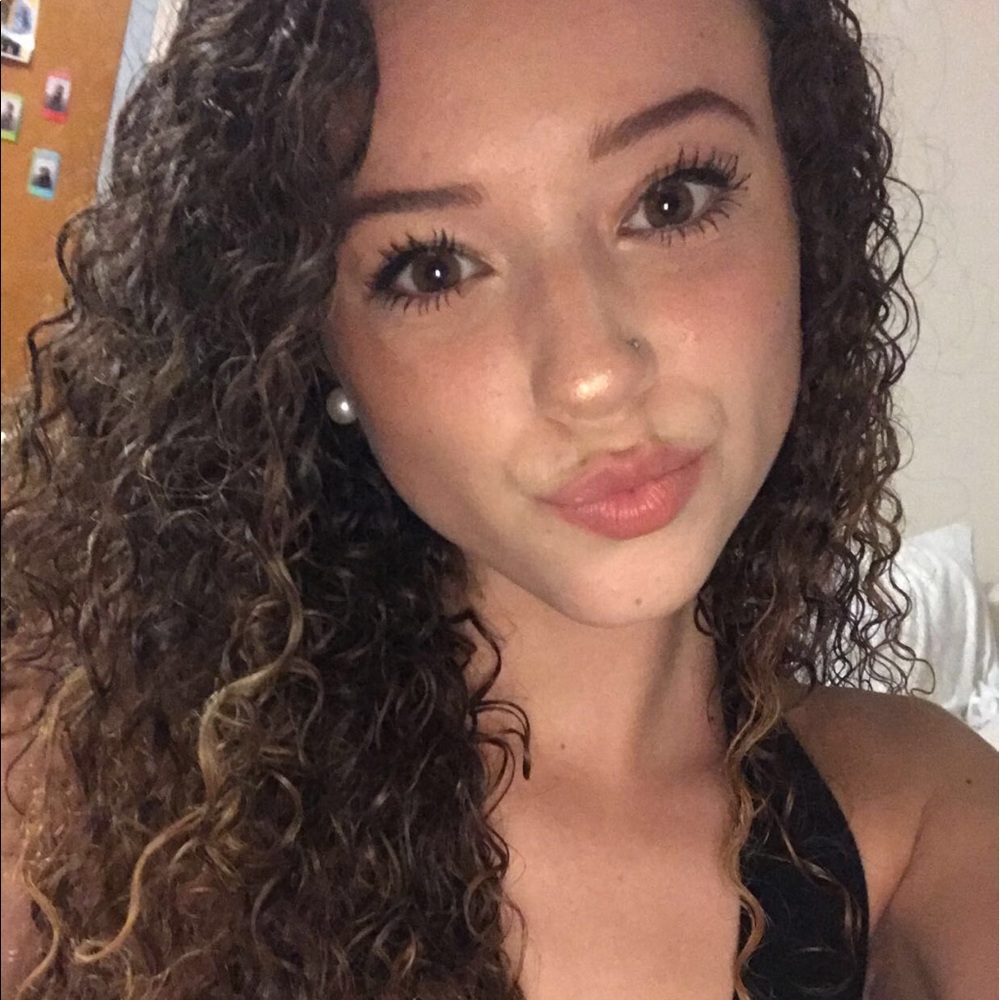Meet your Posher, Emily