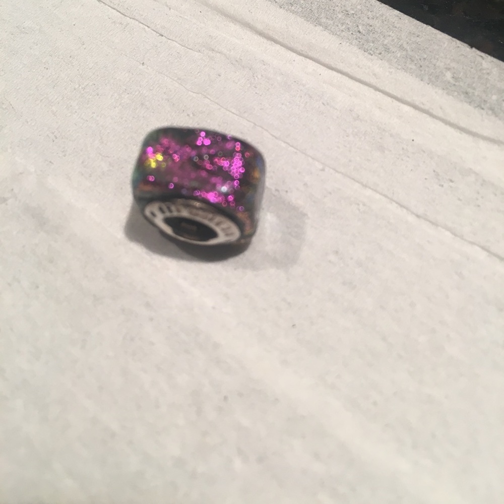 Iridescent square bead