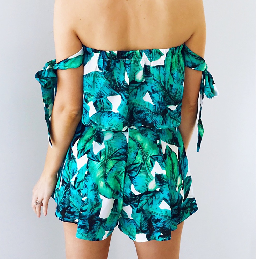 Palm Leaf Crop Top Plus Shorts Set - Picture 4 of 5