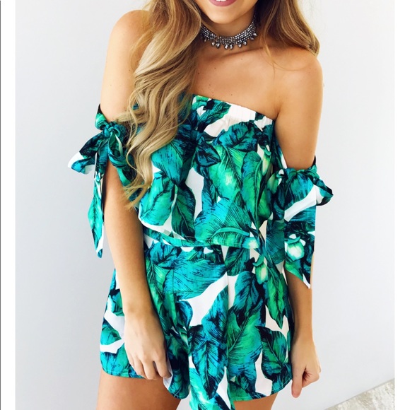 Palm Leaf Crop Top Plus Shorts Set - Picture 3 of 5