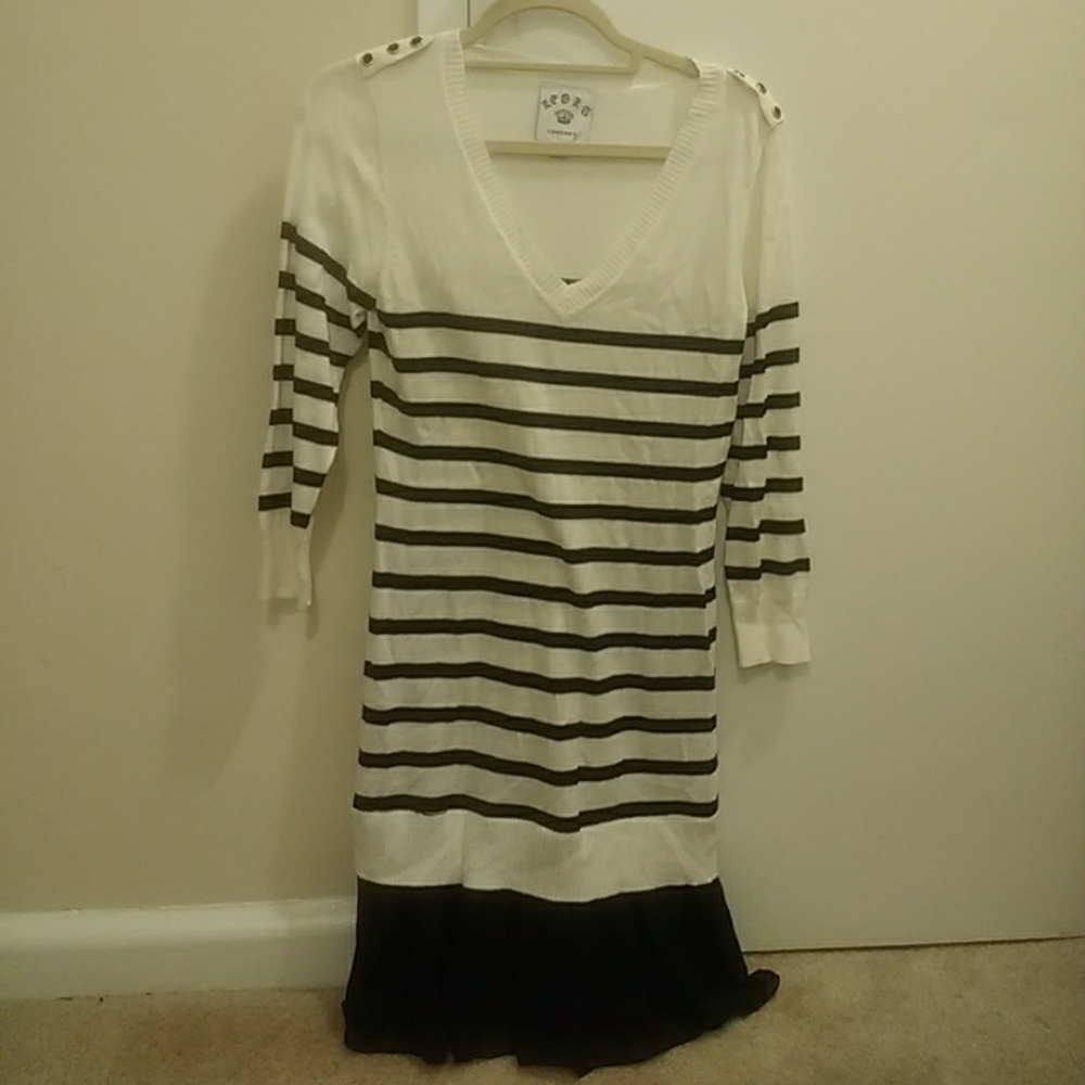 Striped sweater v-neck minidress with ruffle