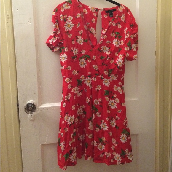 red dress with daisies