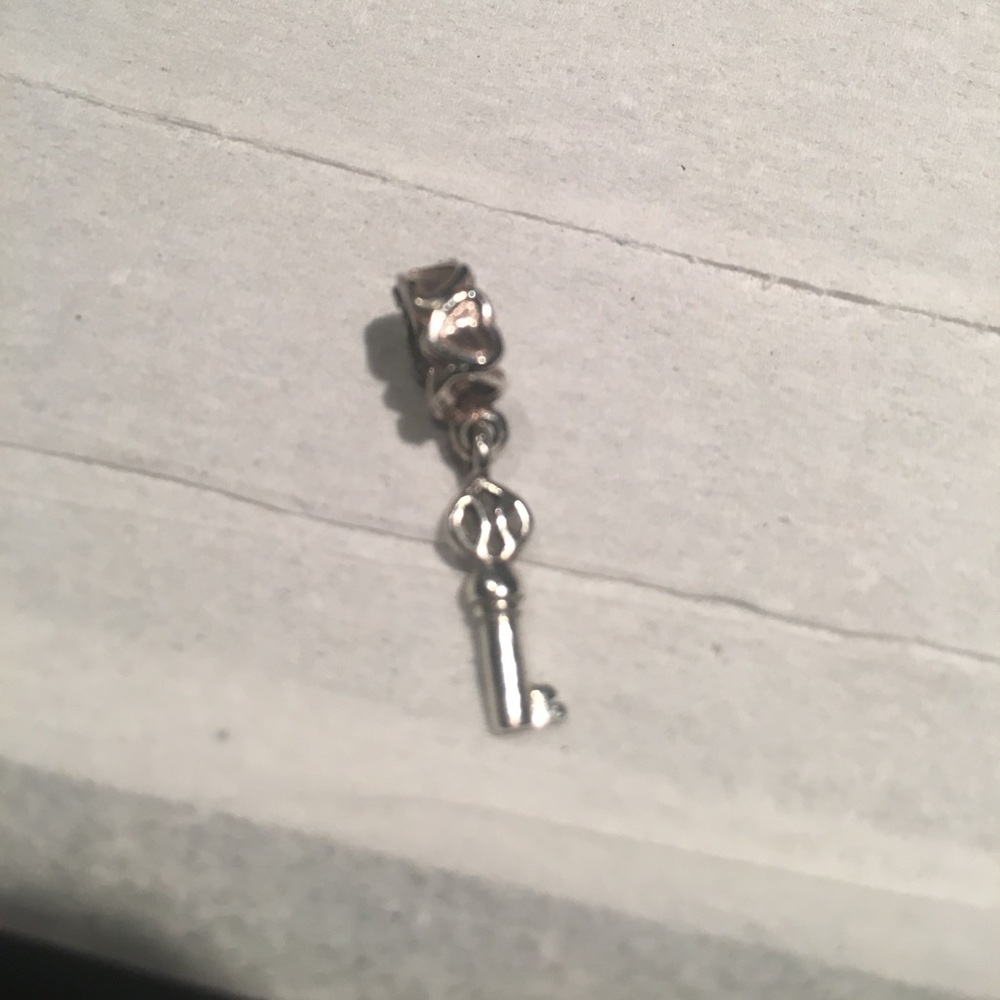 Key and hearts bead
