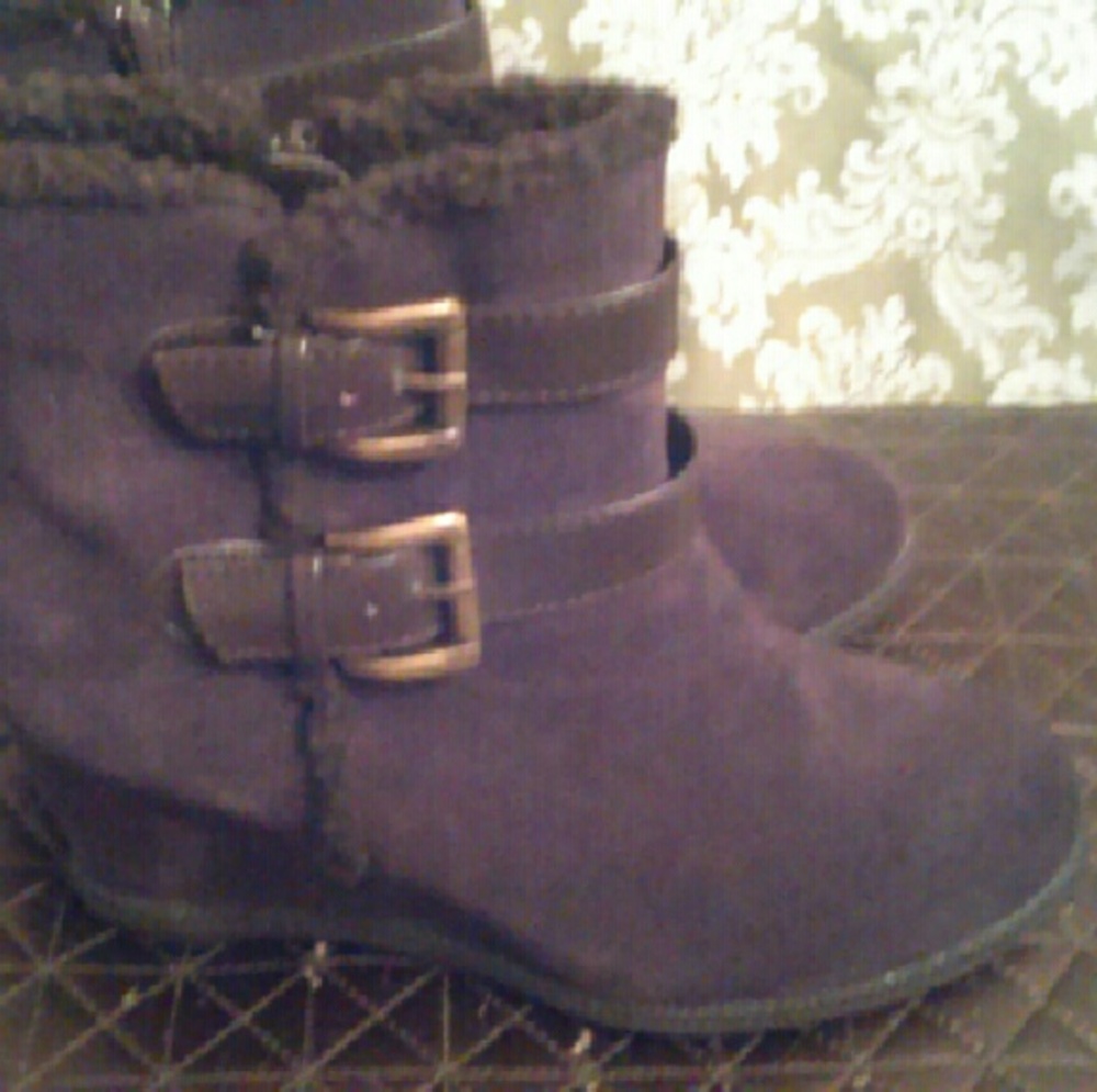 NIB Sole Sensibility Brown Suede Ankle Boots Size 7