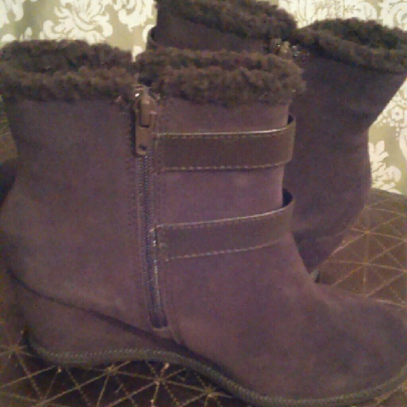 NIB Sole Sensibility Brown Suede Ankle Boots Size 7 - Picture 3 of 4