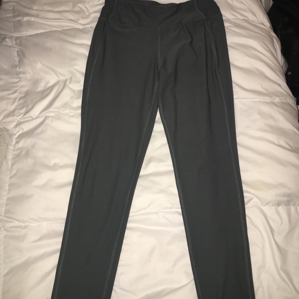 Layer out yoga/workout leggings