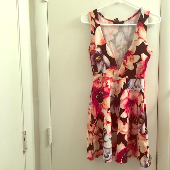 Forever 21 Deep V Flowery Circle Dress - Picture 1 of 3