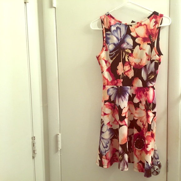 Forever 21 Deep V Flowery Circle Dress - Picture 2 of 3